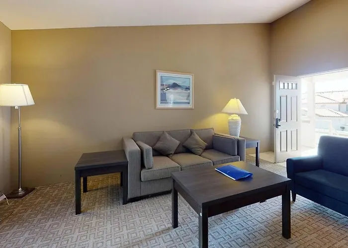 Df202 Airy 2 Bedroom Condo Overlooking The Pool