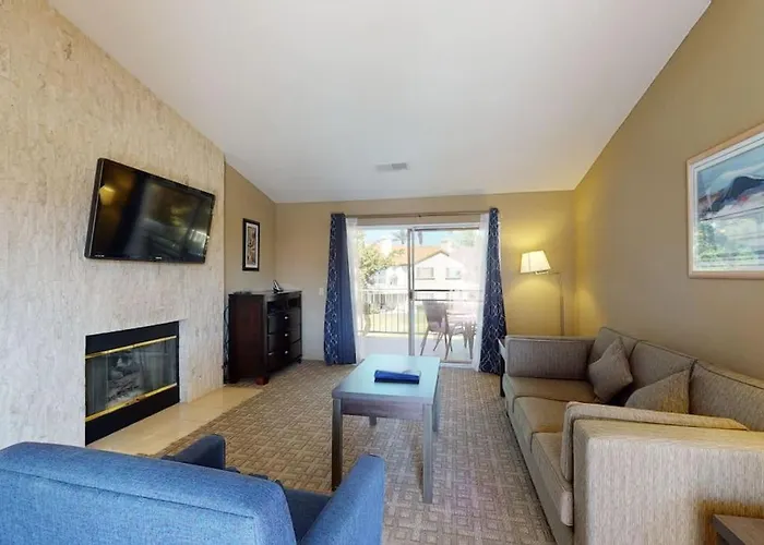 Df202 Airy 2 Bedroom Condo Overlooking The Pool