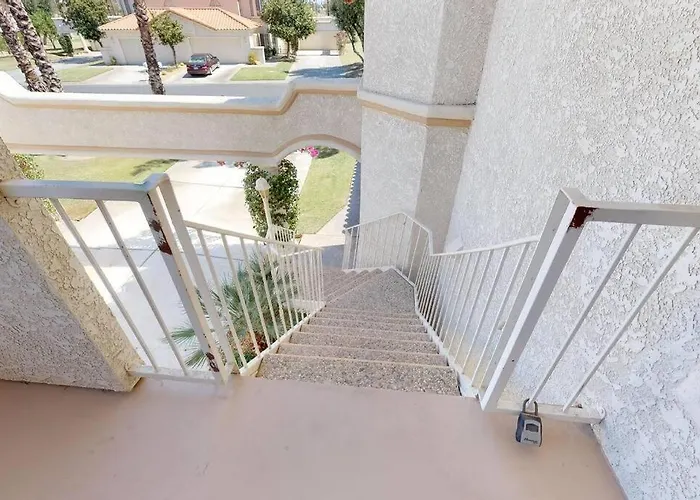 Df202 Airy 2 Bedroom Condo Overlooking The Pool